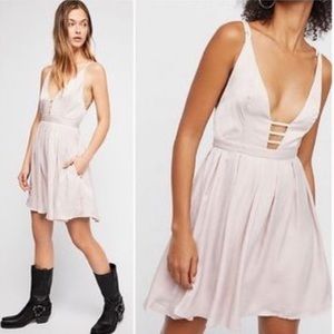 FREE PEOPLE Gabby’s Party All Night Mini Dress Plunging Neckline Sz.0 nwt